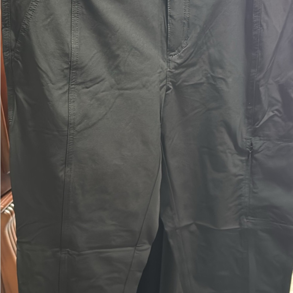 Kirkland Signature Black Capris Pants